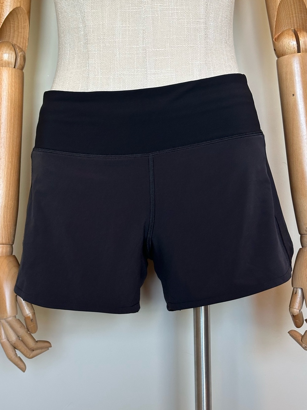 NWOT Lululemon Speed Up Mid Rise 4” Running Shorts 2021 Numeric Sizing